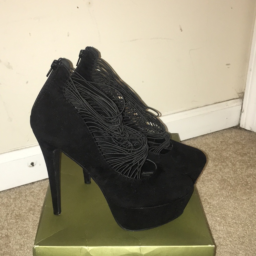 Black closed toe heels